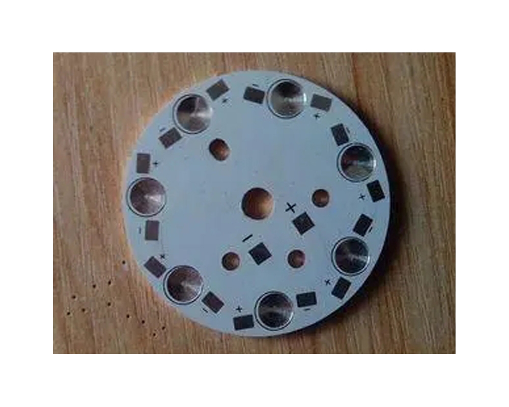 Countersunk hole circuit board